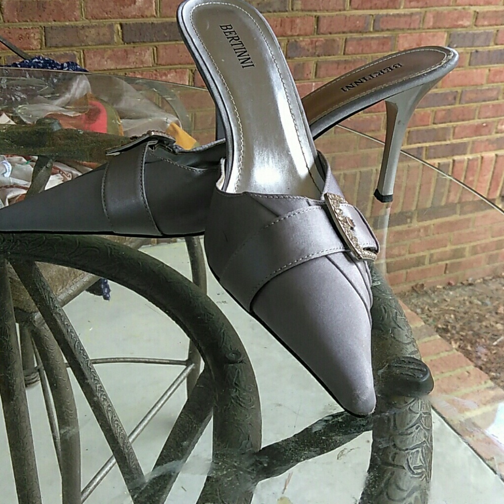 Bertinni slip on